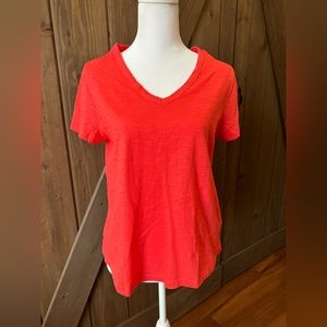 Vineyard vines red-orange tshirt